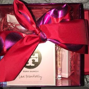Tory Burch -Love relentlessly gift set